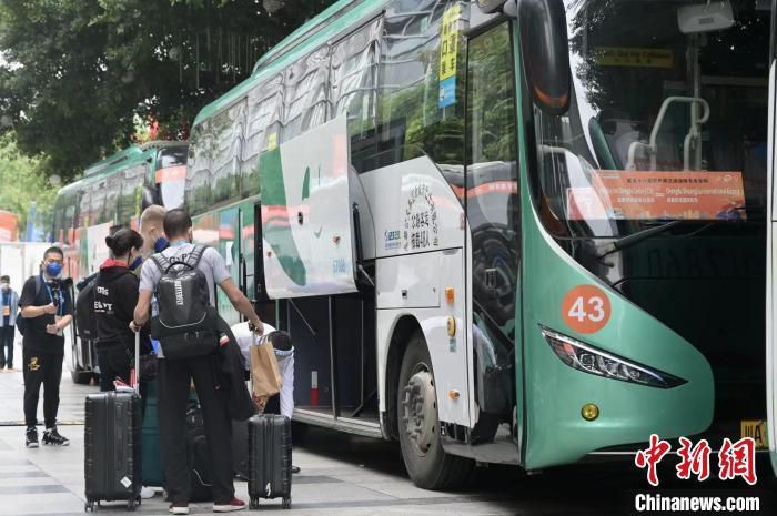 为寻找恢复身体的办法，德古拉和约翰尼率先离开精灵旅社，前往南美雨林解决危机